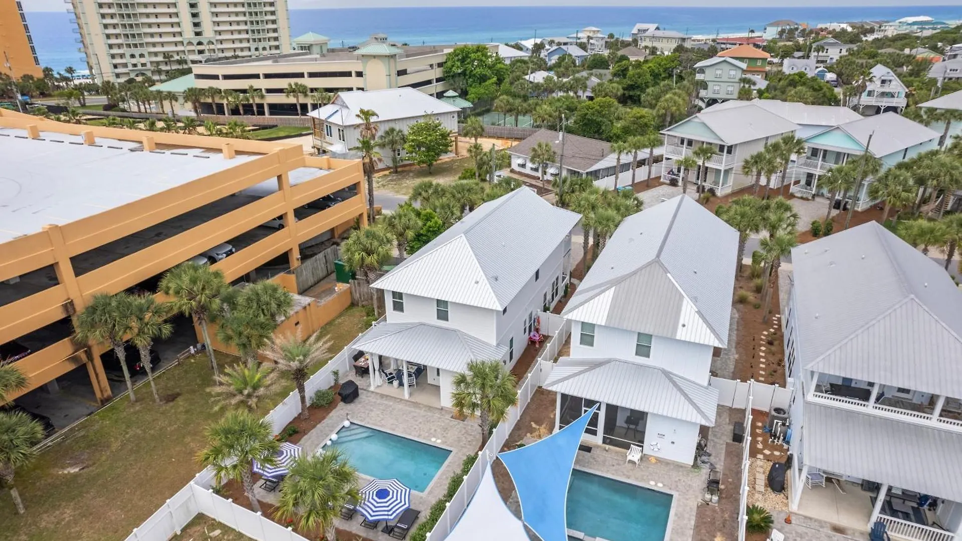 Pool Patio Outdoor Dining Walk To Shore Pier Park Sanctuary On Sands Panama City Beach Semesterbostad