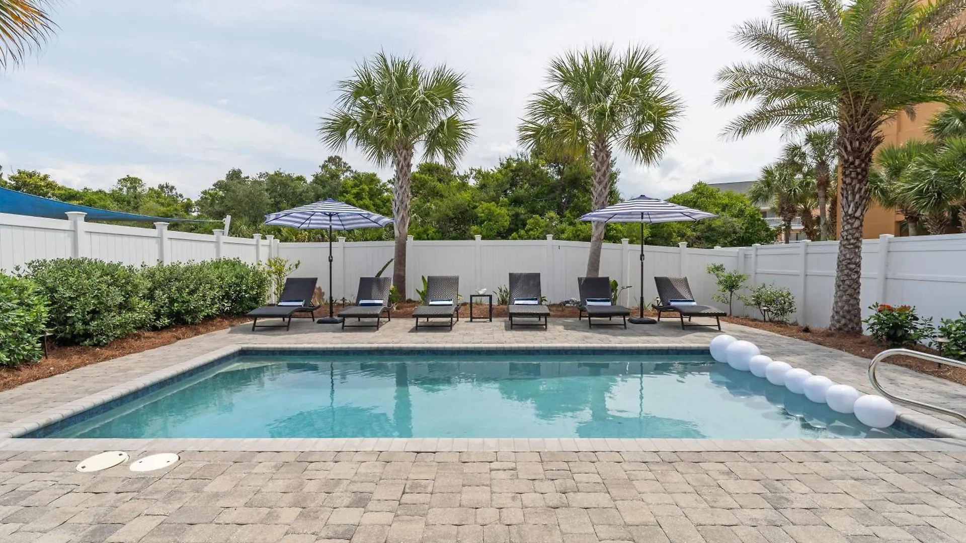 Pool Patio Outdoor Dining Walk To Shore Pier Park Sanctuary On Sands Panama City Beach Semesterbostad